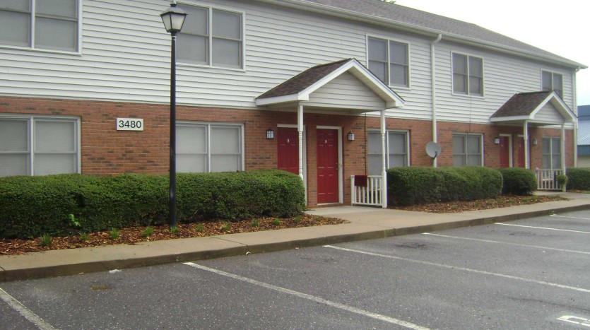 Oak Hill Square - Front Doors